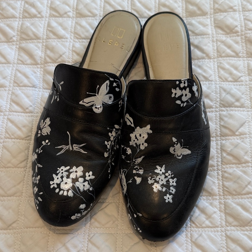 Alepel Black and White Floral Leather Mules